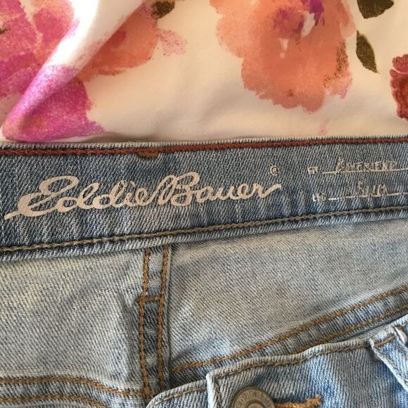 NWOT. Eddie Bauer Brand Women’s Size 6 Cropped Jeans With Embroidery - Picture 5 of 12